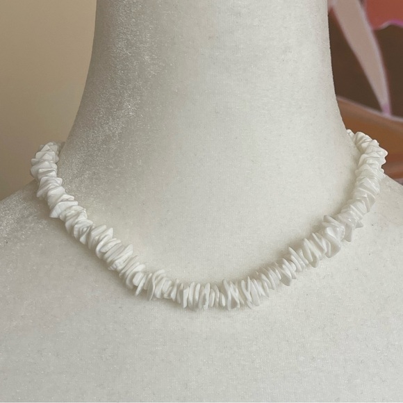 New Puka Shell Necklace - Picture 2 of 3